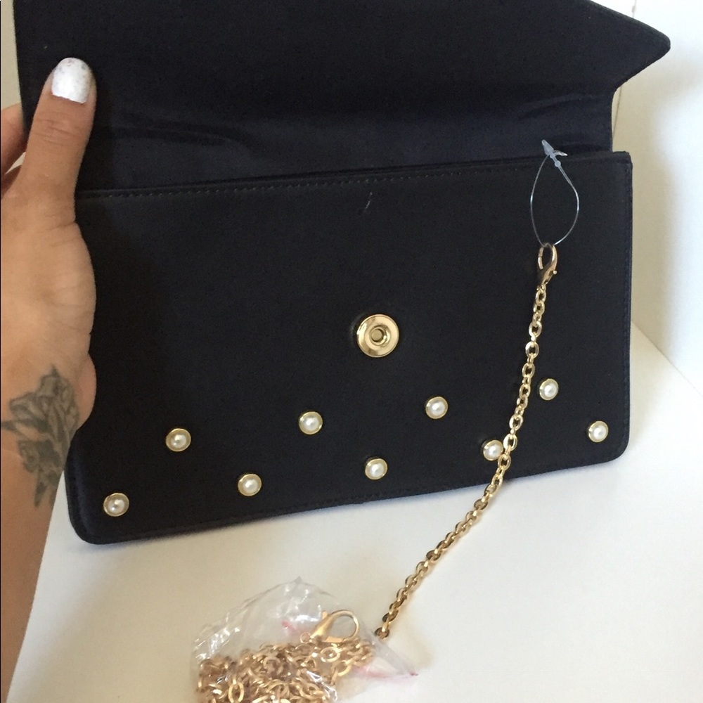 Black clutch with crossbody strap - Picture 5 of 13